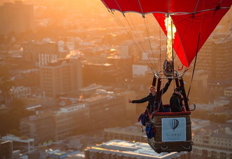 Scarlett flying over the city