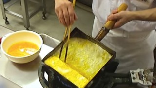 美味しい「だし巻き卵」の作り方…世界が絶賛した日本人がだし巻き卵を作る動画