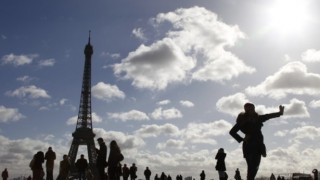 旅行行って応援やぞ 仏パリ行き航空券がくっそ安い おまえら急げ！