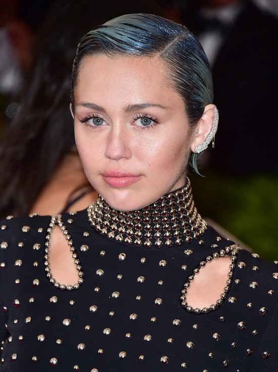 2015-Met-Gala-Miley-created-ombré-illusion-her