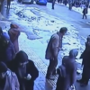 頭上に大量の落雪 通行人が生き埋めになる衝撃の瞬間映像 / トルコ