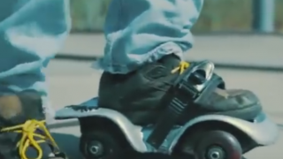 カナダ人が発明した新しい乗り物（画像・動画）もの凄くローラースケートですね(´・ω・`) / ロキットＳＦＳ（Rockit Single Foot Skate）
