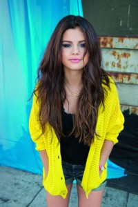 H09555_Key_Model_Selena_Gomez_ATL_February_01-490x734