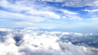 まるで雲の上 霧に包まれたスロベニアのハイウェイが美しい・・・ ※画像※