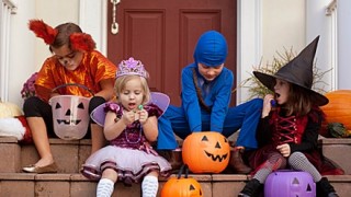 今年いちばんのハロウィン仮装が決定 →｢ハロウィンやし子どもに怖い格好させたろ！｣