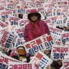 【緊急】韓国100万人デモで日本語の旗が振られている件