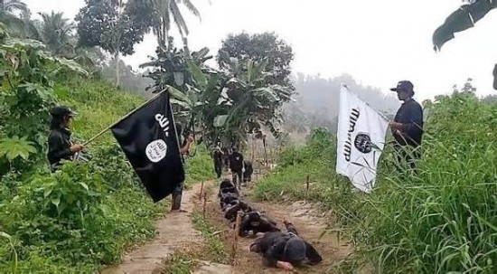 muslims-lend-hijabs-to-christians-to-protect-them-from-isis-in-philippines_1497462102