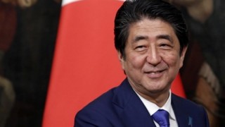 「安倍首相の写真が載ってる ぜったい認めない！」 沖教組が教科書採択に反対