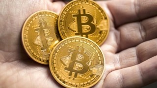 ビットコインについて自称『情報通』が何でも質問に答えるぞ