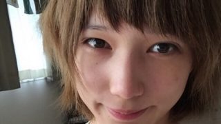 【悲報】本田翼『ﾌｪﾗ顔ﾀﾞﾌﾞﾙﾋﾟｰｽ』白人デザイナーに撮られインスタに公開されてしまう →画像