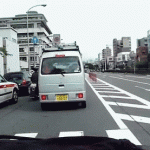 【悲報】まんさんノールック右折で無事バイクを轢く