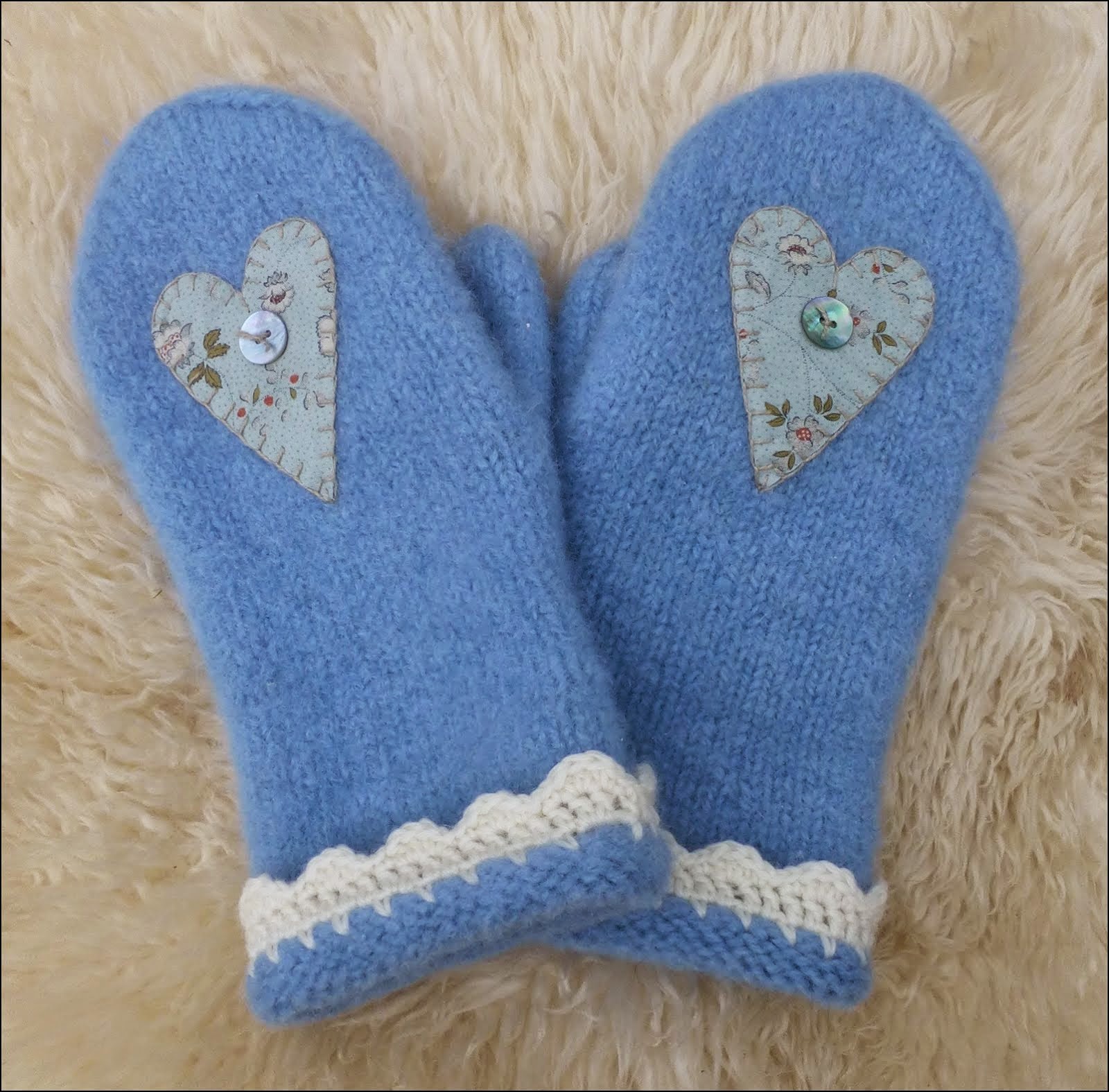 Målfrid tova votter / Malfrid felted mittens