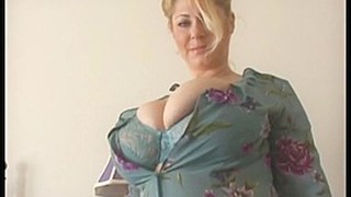 Peitos grandes, Sozinhas