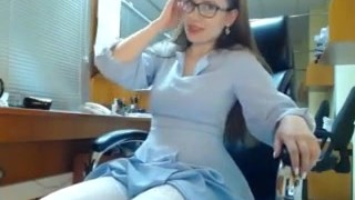 This Girl Is Bored At Work And Decides To Masturbate Live