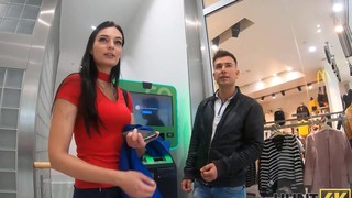 Pornô checo, Dinheiro