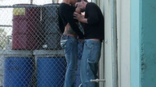 Duże cycki, Szpiegowanie