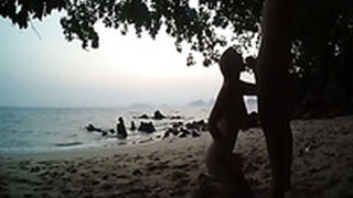 Tepi pantai, Kontol masuk mulut, Pacar wanita, Cara alami, Luar ruangan