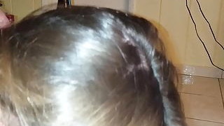 外行, 大鸡巴, 金发, 口交, 家庭主妇, 熟女, 葡萄酒