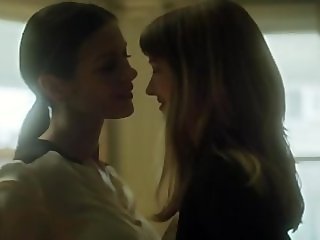 sexy actresses rooney mara & catherine zeta-jones in sexy lesbian scene