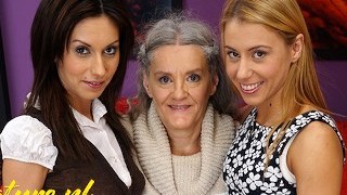 Lamer el culo, Abuelita, Lesbianas