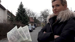 MILF, Geld