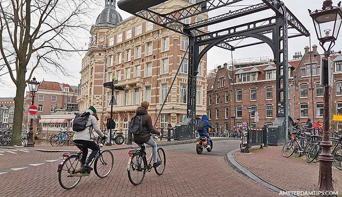 amsterdam cyclists