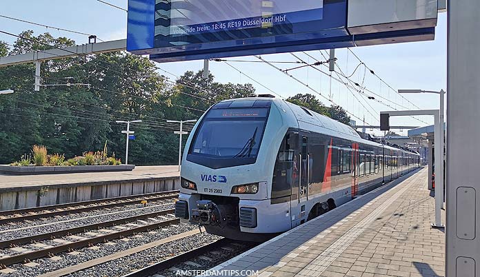 arnhem dusseldorf train vias