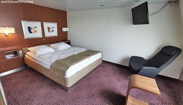 stena brittanica captain's suite bedroom