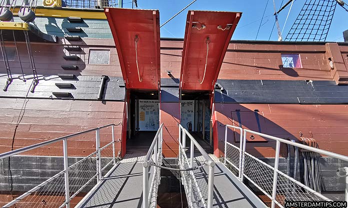 voc ship amsterdam gangway