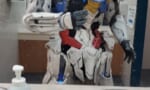 【動画】スノボガンダムコスプレ集団、エアリアルのクオリティだけやたら高いと話題にｗｗｗｗｗ