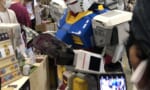 【画像】ガンダムのおっちゃん、コミケで同人誌を買い漁っていたｗｗｗｗｗ