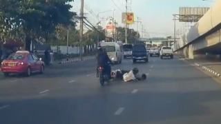 2人乗りでスクーターを運転中に転倒してしまい悲惨な結果に・・・