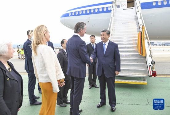 习近平抵达旧金山举行中美元首会晤 同时出席亚太经合组织第三十次领导人非正式会议