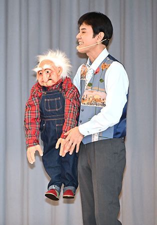 Ikkokudou talks about becoming a ventriloquist in guest lecture at Ginoza Junior High School, “When your dreams change, it is progress”