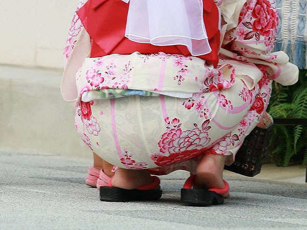 【透けパンエロ画像】夏が過ぎた今日この頃…浴衣の透けパンツが頭ん中でフラッシュバックーしたからまとめたよん♪ｗ