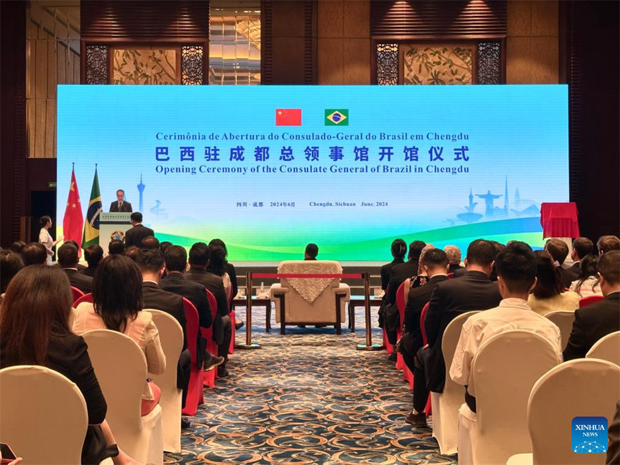 Brasil abre consulado general en Chengdu, suroeste de China                    Brasil abrió su tercer consulado general en la parte continental de China en Chengdu, ciudad capital de la provincia suroccidental de Sichuan, hoy jueves.Con su distrito consular que abarca Sichuan, Chongqing, Guizhou, Yunnan y Shaanxi, el consulado general se inaugura después de los de Shanghai y Guangzhou. Cézar Amaral se convirtió en el primer cónsul general de Brasil en Chengdu.