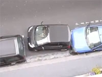 パリでは新車に乗りたくないな動画。豪快な縦列駐車の方法にぽかーん。