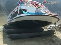 先日話題になった中国の豪華遊覧船が進水式で沈没の動画