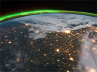 壮大なるスペースファンタジーな美しさ！宇宙ステーションから見た地球の早回し映像