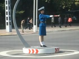交通整理もキビッと 北朝鮮の婦人警官は超マジ