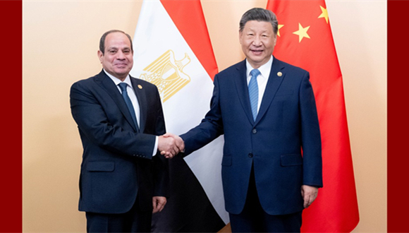 Xi Jinping affirme que la Chine sera un ami sincère et un véritable partenaire de développement conjoint avec l'Egypte                    Le président chinois Xi Jinping a affirmé mercredi que la Chine espérait que l'Egypte et elle deviendront des amis sincères capables de s'entraider ainsi que de véritables partenaires de développement conjoint.