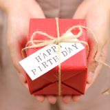 母の誕生日や母の日、おみやげを渡しても「センス悪い」「好みじゃない」とか文句しか言わない。大学あたりからムカついて何もあげていなかったけど流石に大人になっても何もあげないのも何か後ろめたい