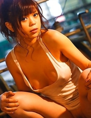 Rina Itoh loves to show her huge jugs with naughty nipples