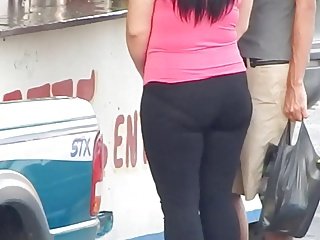 Culoncita en licra negro y Cameltoe rico