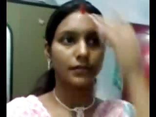 Sexy Notrth indian aunty boobs