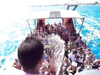 Ayia Napa Hab Boat fél