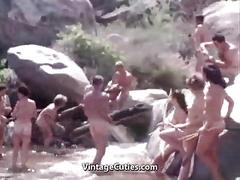 Perjalanan Keluarga Nudist ke Gunung (1960-an Vintage)