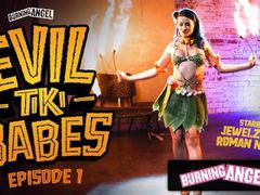 BurningAngel Barmaid Jewelz Blu donne une chaude performance Tiki