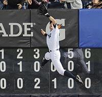 イチロー フェンスに激突しながらキャッチ!!