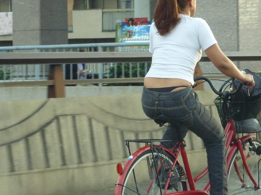 【自転車尻エロ画像】尻肉がサドルに食い込むチャリンコ女子をずっと見送っていられる自転車尻のエロ画像集！ww【80枚】 29